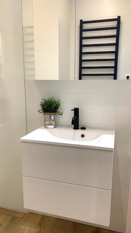 Sipsix Apartment - Modern 2 Bedroom Newly Renovated Flat With Ac In Budapest City Centre Exteriör bild
