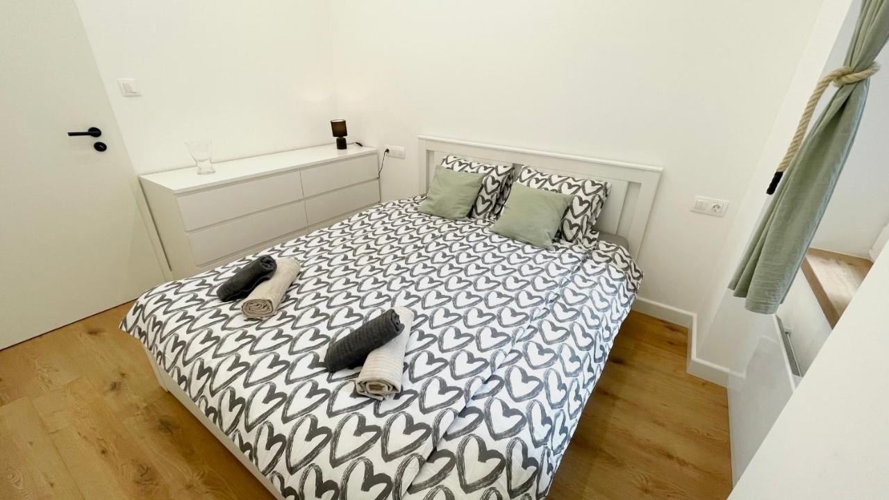 Sipsix Apartment - Modern 2 Bedroom Newly Renovated Flat With Ac In Budapest City Centre Exteriör bild
